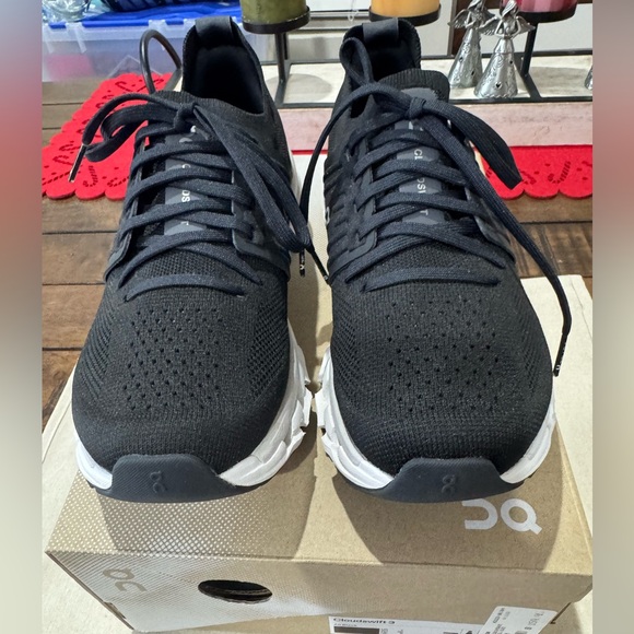 ON Cloudswift 3 women’s size 7. Color Black. Worn only once in great condition. - Picture 7 of 11